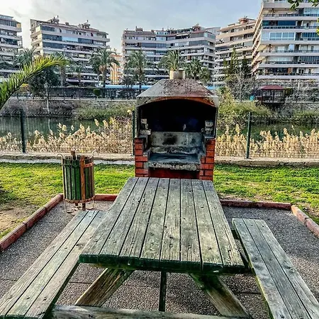 Appartement Peaceful Riverside Retreat 10-min Walk To Beach, Steps From National Park In *