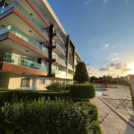 Peaceful Riverside Retreat 10-min Walk To Beach, Steps From National Park In Appartement *