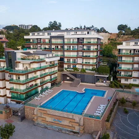 Peaceful Riverside Retreat 10-min Walk To Beach, Steps From National Park In Apartman